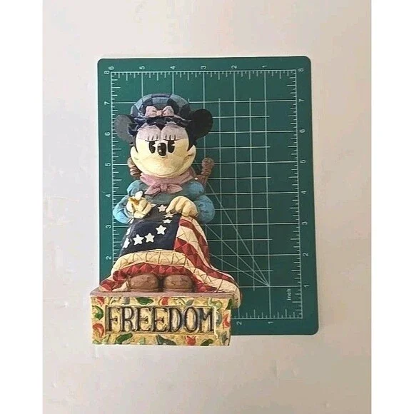 Jim Shore 2005 Disney Minnie Mouse "Stitching Freedom's Promise" Flag - Picture 8 of 8